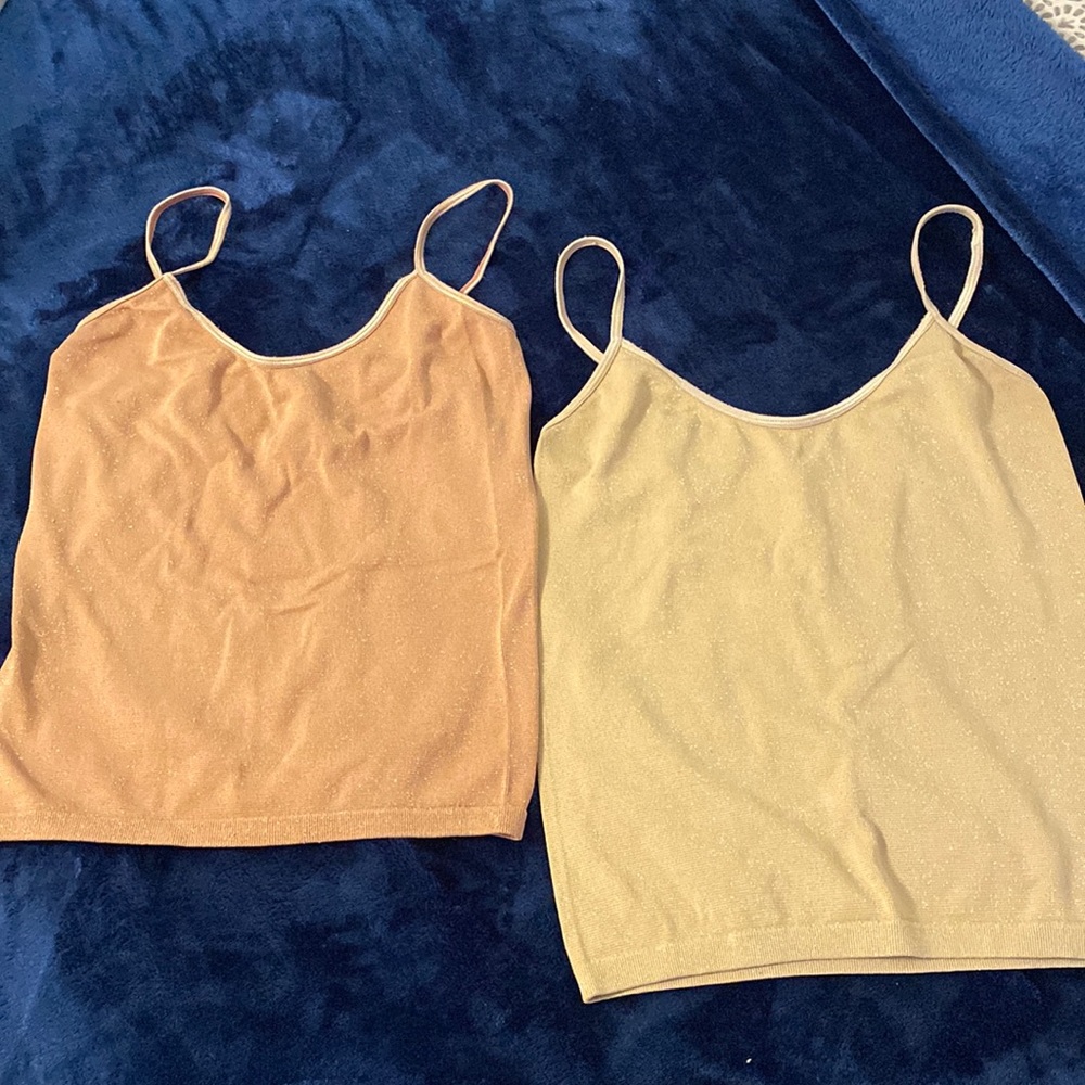 Set of crop top tanks